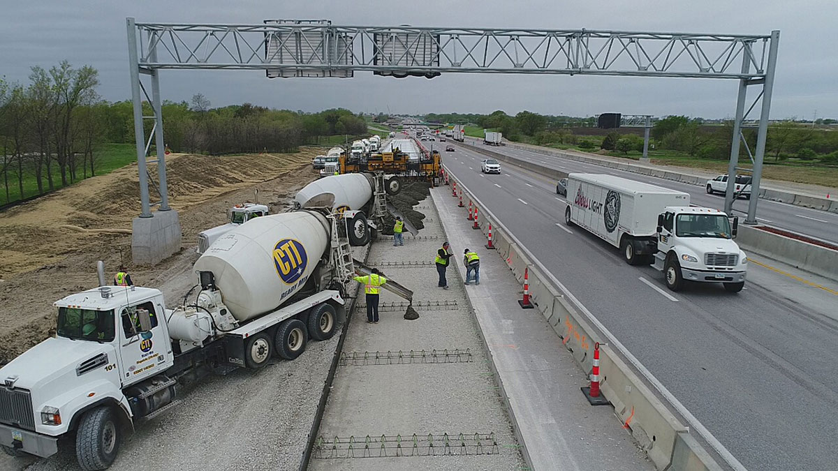 An aerial view of CTI using stringless paving along Interstate 80/Interstate 35 in Urbandale, Iowa.